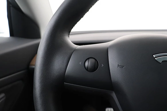 Tesla Model 3 - Afbeelding 16 van 22