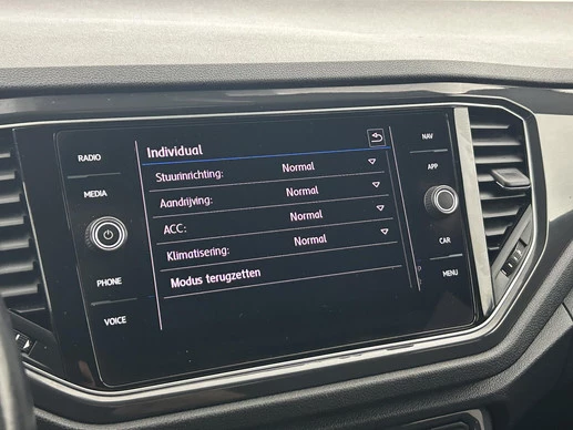 Volkswagen T-Roc - Afbeelding 28 van 30