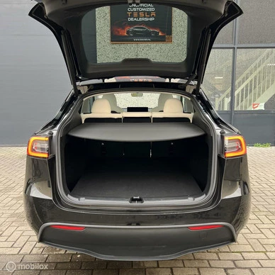 Tesla Model Y - Afbeelding 9 van 21