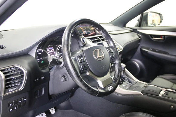 Lexus NX - Afbeelding 17 van 30