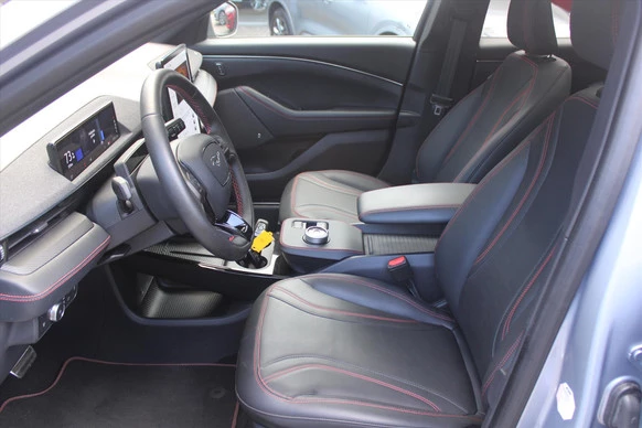 Ford Mustang Mach-E - Afbeelding 13 van 30