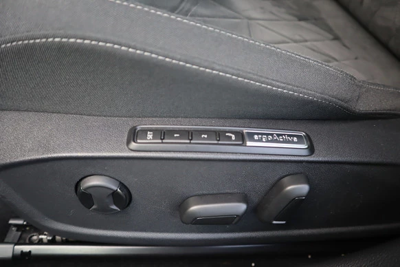 Volkswagen Golf - Afbeelding 18 van 30