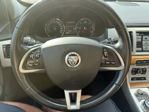 Jaguar XF - Afbeelding 10 van 30