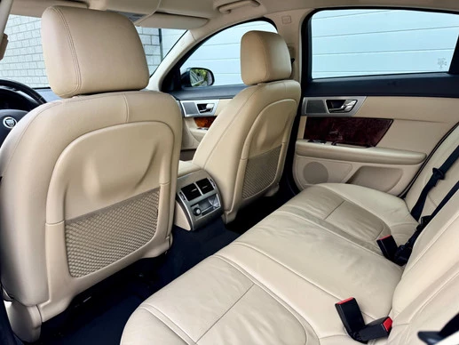 Jaguar XF - Afbeelding 10 van 24