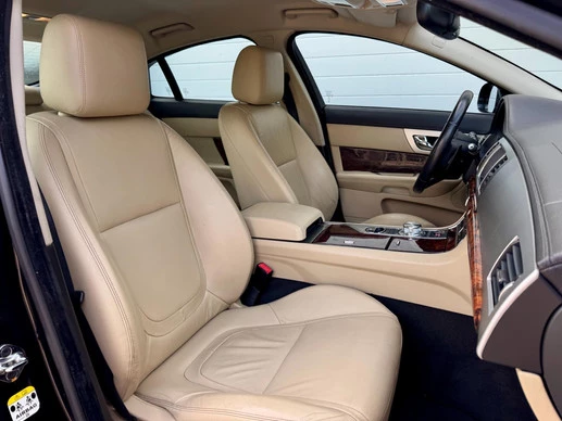 Jaguar XF - Afbeelding 18 van 24