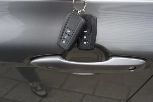 Toyota Camry - Afbeelding 17 van 30
