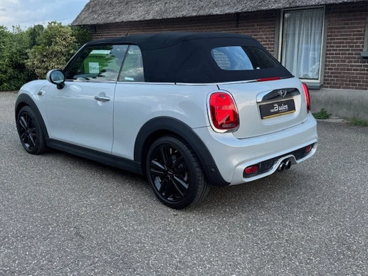 MINI Cooper S Cabrio - Afbeelding 18 van 27