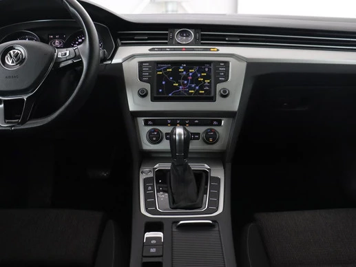 Volkswagen Passat - Afbeelding 8 van 30