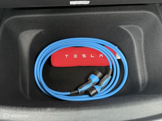 Tesla Model Y - Afbeelding 18 van 25