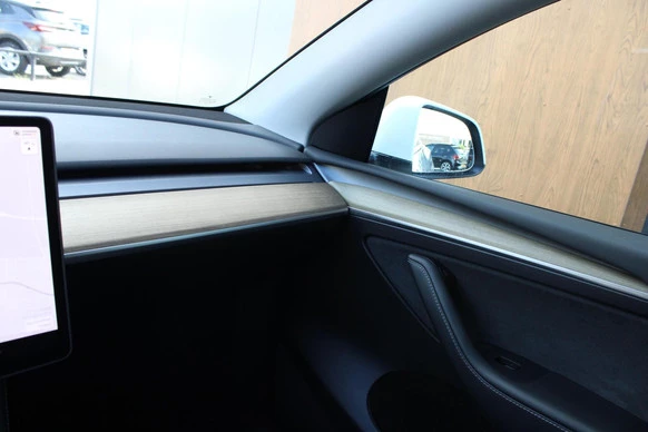 Tesla Model Y - Afbeelding 22 van 25