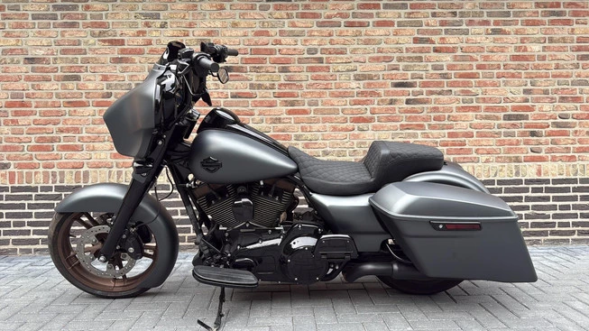 Harley-Davidson Street Glide - Afbeelding 1 van 18