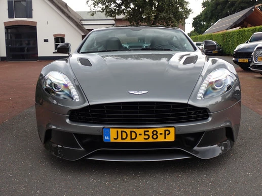 Aston Martin V12 Vanquish - Afbeelding 2 van 30