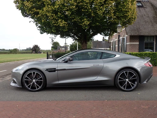 Aston Martin V12 Vanquish - Afbeelding 6 van 30