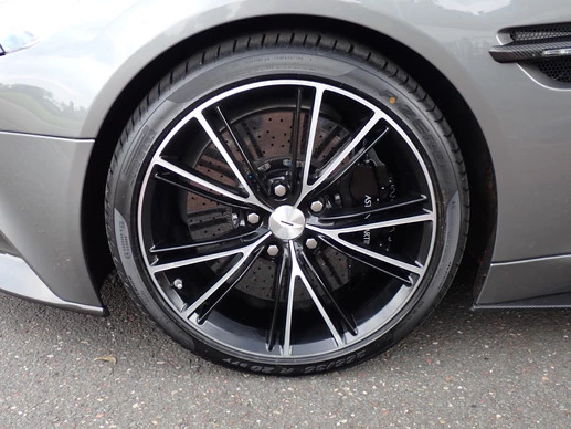 Aston Martin V12 Vanquish - Afbeelding 8 van 30