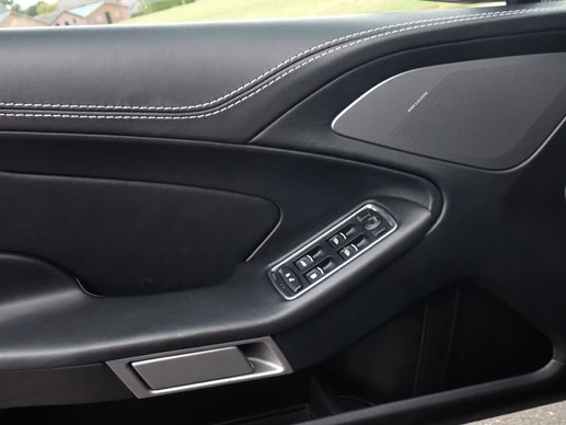 Aston Martin V12 Vanquish - Afbeelding 23 van 30