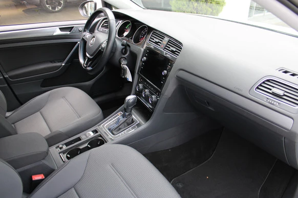 Volkswagen e-Golf - Afbeelding 29 van 30
