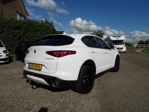 Alfa Romeo Stelvio - Afbeelding 8 van 15