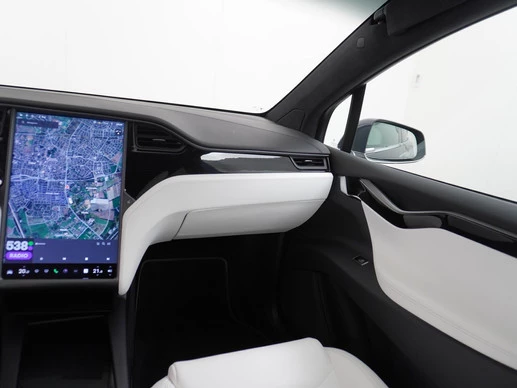 Tesla Model X - Afbeelding 25 van 30
