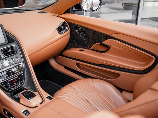Aston Martin V8 Volante - Afbeelding 25 van 30