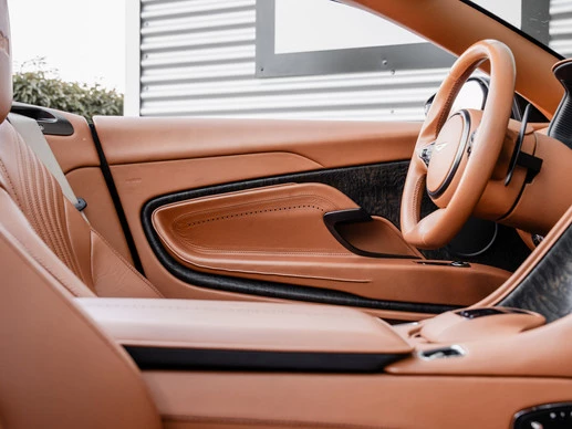 Aston Martin V8 Volante - Afbeelding 27 van 30