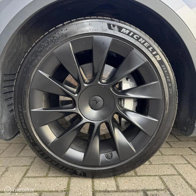 Tesla Model Y - Afbeelding 18 van 21