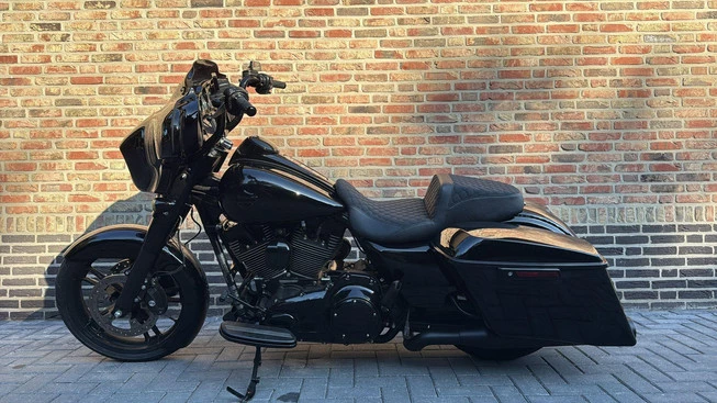 Harley-Davidson Street Glide - Afbeelding 1 van 21