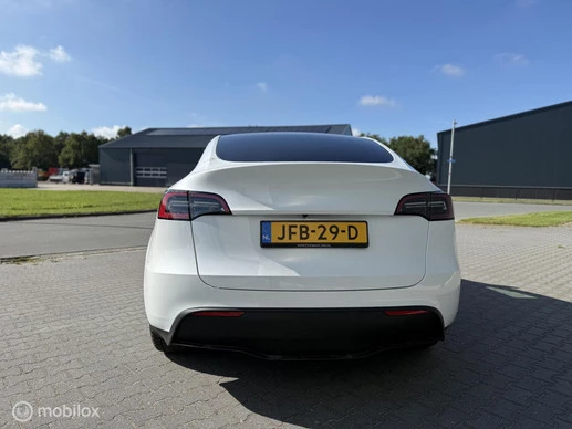 Tesla Model Y - Afbeelding 4 van 17