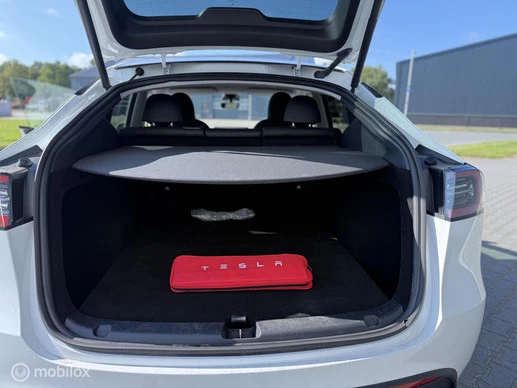 Tesla Model Y - Afbeelding 13 van 17