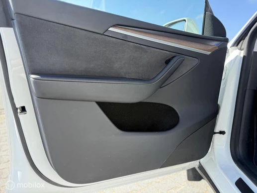 Tesla Model Y - Afbeelding 14 van 17