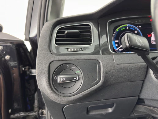 Volkswagen e-Golf - Afbeelding 19 van 27