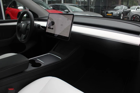 Tesla Model Y - Afbeelding 14 van 30