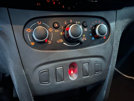 Dacia Logan - Afbeelding 9 van 13