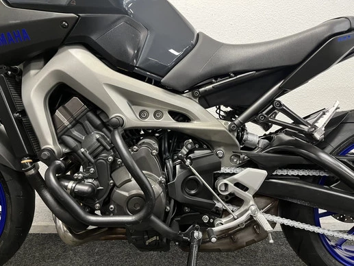Yamaha MT 09 - Afbeelding 17 van 22