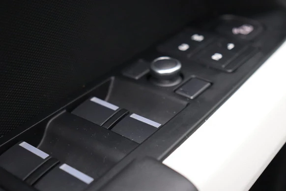 Land Rover Defender - Afbeelding 18 van 25