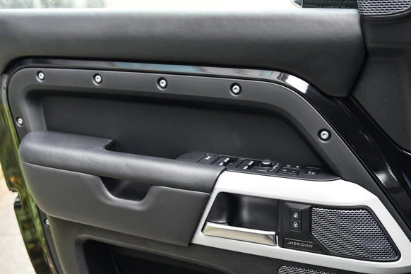 Land Rover Defender - Afbeelding 28 van 30