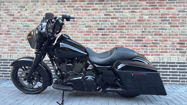 Harley-Davidson Street Glide - Afbeelding 1 van 17