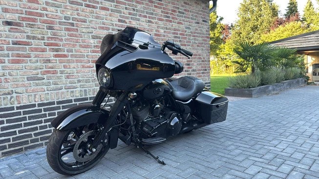 Harley-Davidson Street Glide - Afbeelding 2 van 17