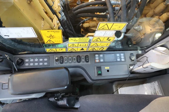 Caterpillar  - Afbeelding 18 van 20