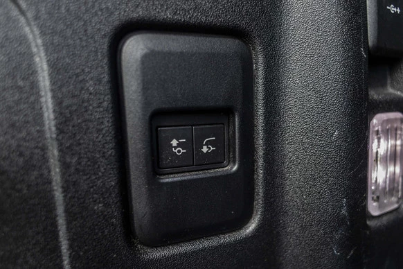 Land Rover Defender - Afbeelding 17 van 30