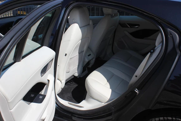Jaguar I-PACE - Afbeelding 15 van 28