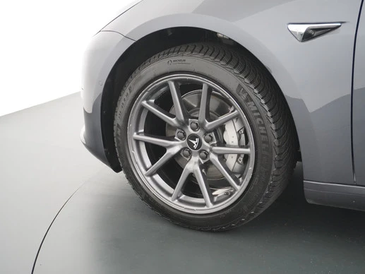 Tesla Model 3 - Afbeelding 25 van 30