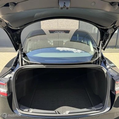 Tesla Model 3 - Afbeelding 18 van 23
