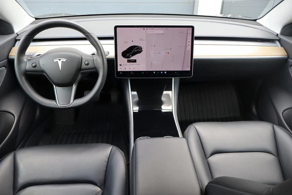 Tesla Model 3 - Afbeelding 2 van 30