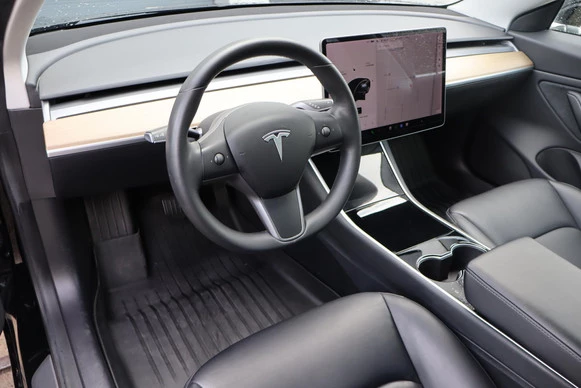 Tesla Model 3 - Afbeelding 8 van 30