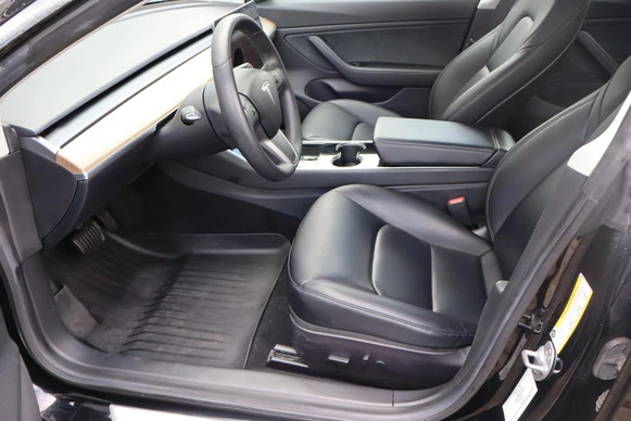 Tesla Model 3 - Afbeelding 21 van 30
