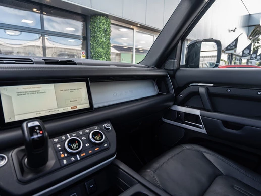Land Rover Defender - Afbeelding 2 van 30