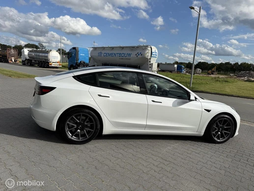Tesla Model 3 - Afbeelding 6 van 22