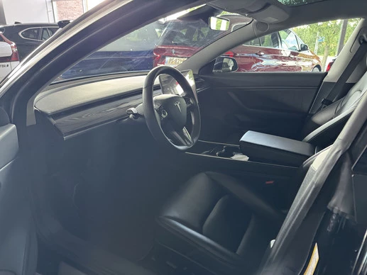 Tesla Model 3 - Afbeelding 5 van 17