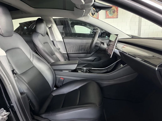 Tesla Model 3 - Afbeelding 7 van 17