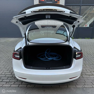 Tesla Model 3 - Afbeelding 18 van 20